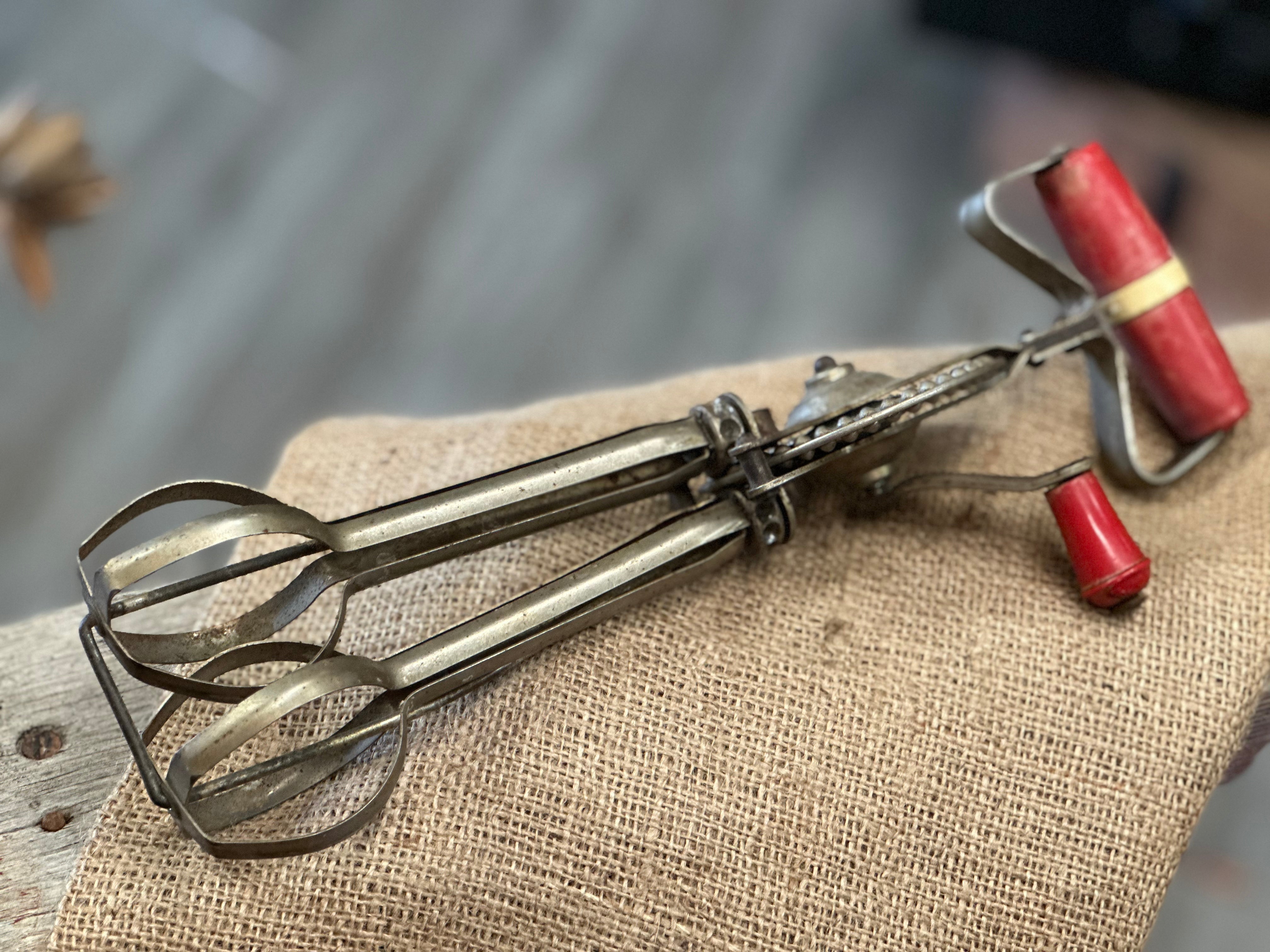 Vintage SWIFT Egg Beater RED